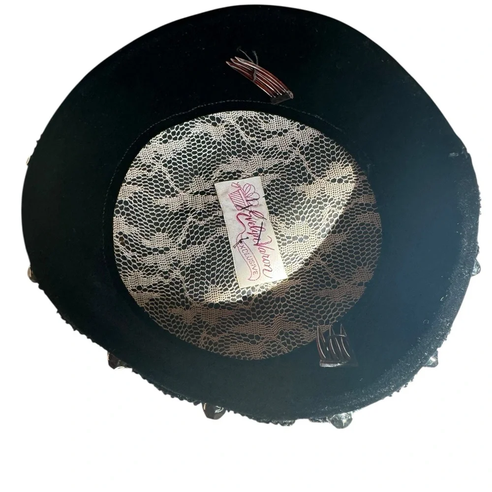 1960s Evelyn Varon Beaded Velvet Pillbox Hat - Picture 6 of 6